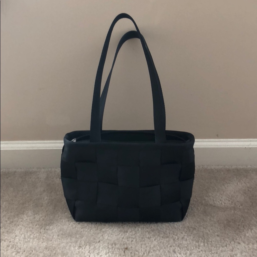 Harvey’s Medium Tote/ Black Seatbelt Bag